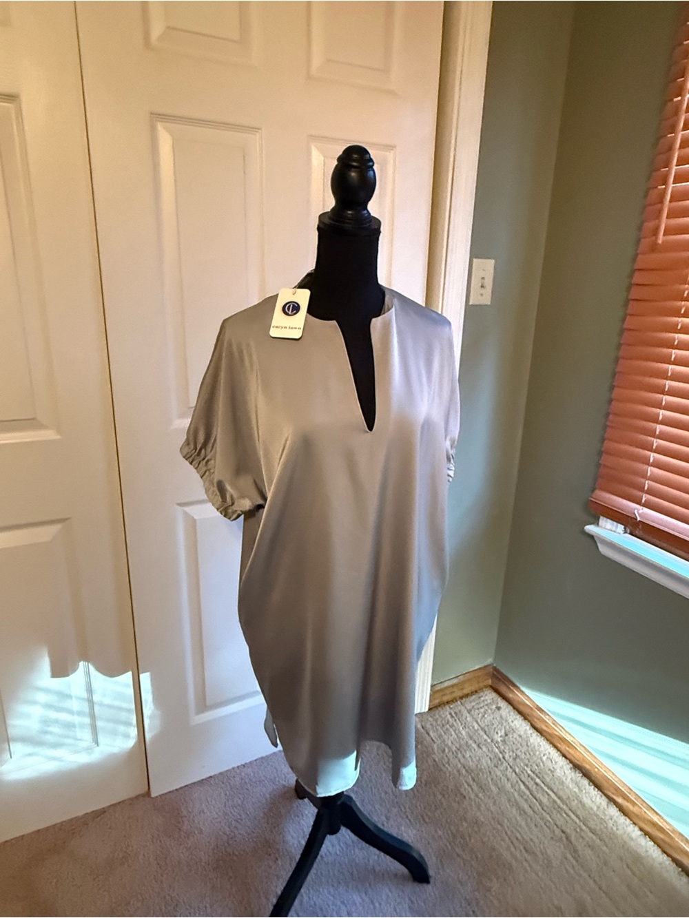 Caryn Lawn Relaxed Split-Neck Tunic dress in Light Gray with pockets
